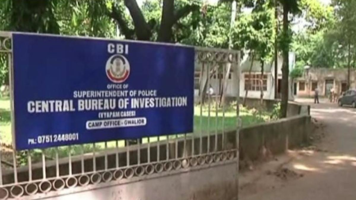 मुन्ना भाई, सॉल्वर और दलाल को सजा: CBI कोर्ट ने 4-4 साल की सजा सुनाई, तीनों दोषियों पर जुर्माना भी लगाया