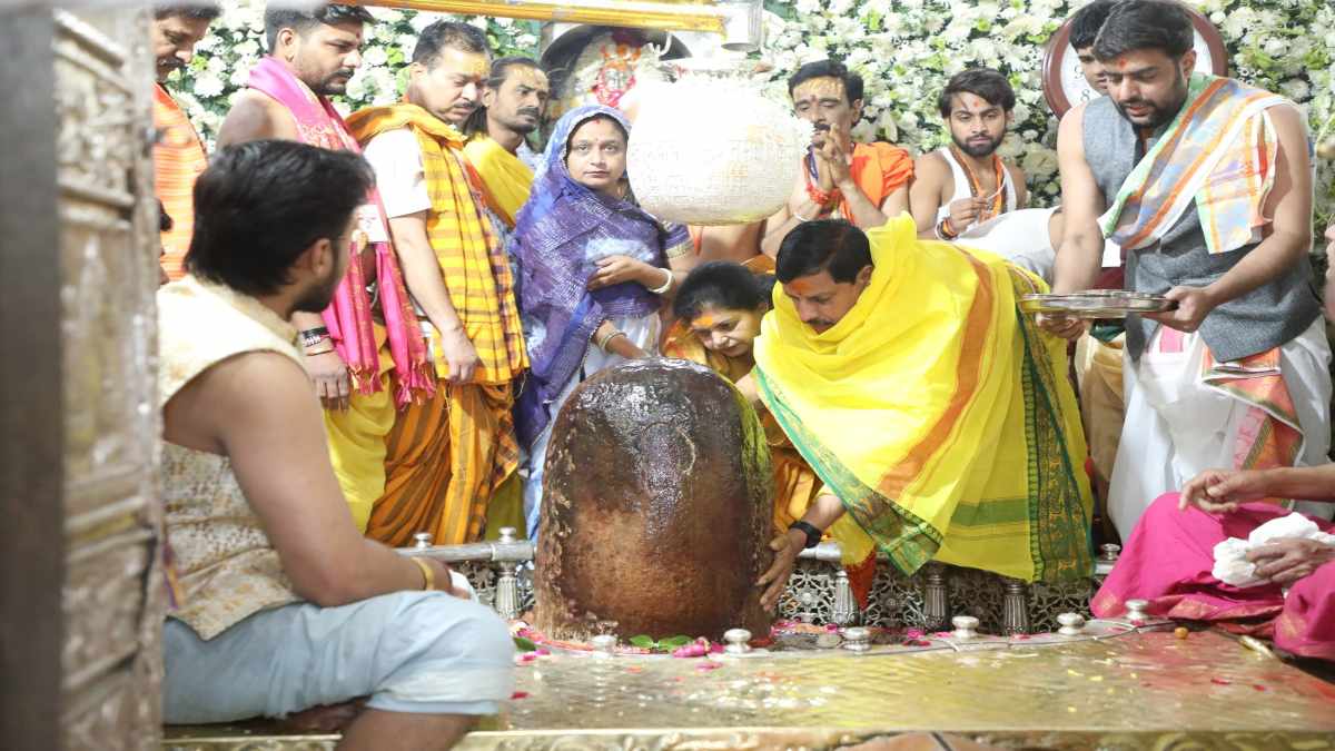 महाकाल की शरण में सीएम मोहन: परिवार संग की पूजा-अर्चना, महाशिवरात्रि की दी शुभकामनाएं