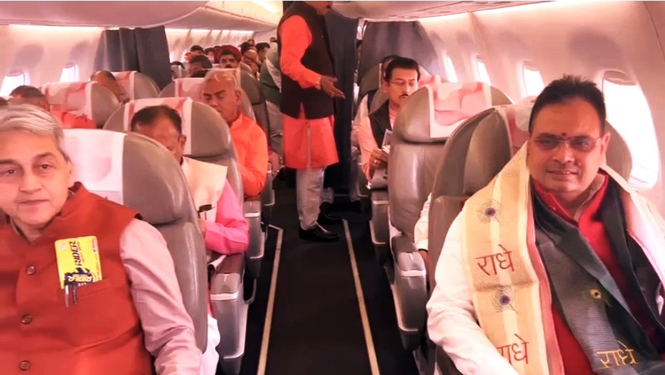 Rajasthan News: कैबिनेट मंत्रियों के साथ रामलला के दर्शन करने अयोध्या पहुंचे सीएम भजनलाल
