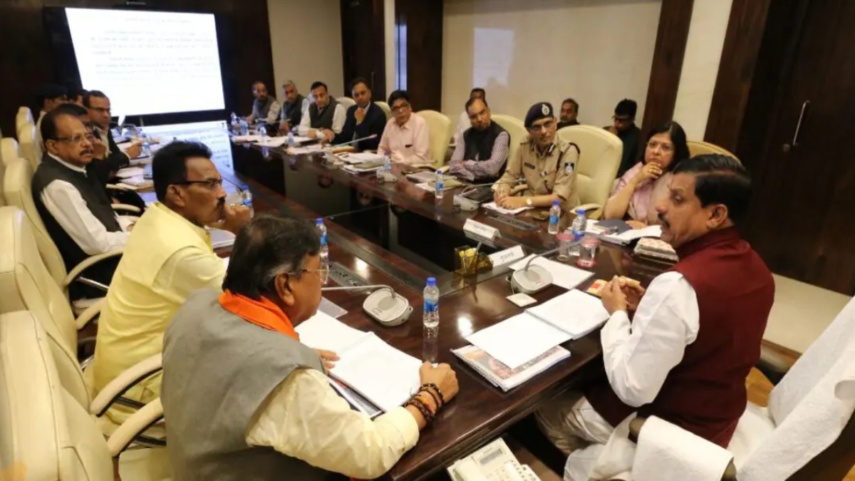 Simhastha 2028: सिंहस्थ की तारीख घोषित, 14 करोड़ से अधिक श्रद्धालु क्षिप्रा नदी में लगाएंगे आस्था की डुबकी, CM ने समीक्षा बैठक कर दिए ये निर्देश   