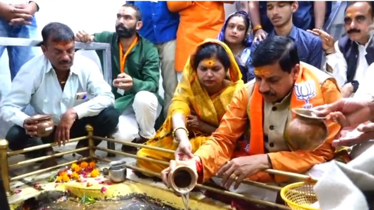 सीएम मोहन ने महाशिवरात्रि पर बोरेश्वर महादेव का लिया आशीर्वाद, प्रदेशवासियों के कल्याण के लिए की मंगल कामना 