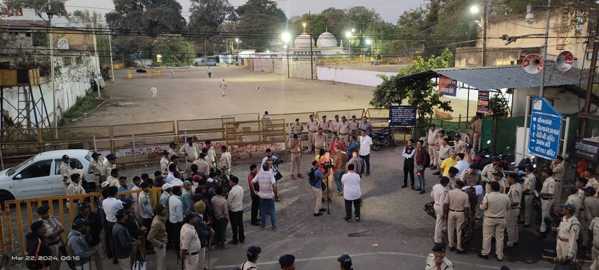 Dhar Bhojshala Survey: होली पर भी ASI का सर्वे जारी, मुस्लिम पक्ष बोला- सर्वे टीम में दोनों ही कम्युनिटी के लोग बराबरी से होना चाहिए