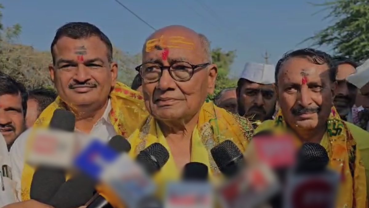मां बगलामुखी की शरण में ‘दिग्विजय’: माता मंदिर में हवन कर शुरु की पदयात्रा, इलेक्टोरल बॉन्ड और केजरीवाल की गिरफ्तारी पर BJP को घेरा