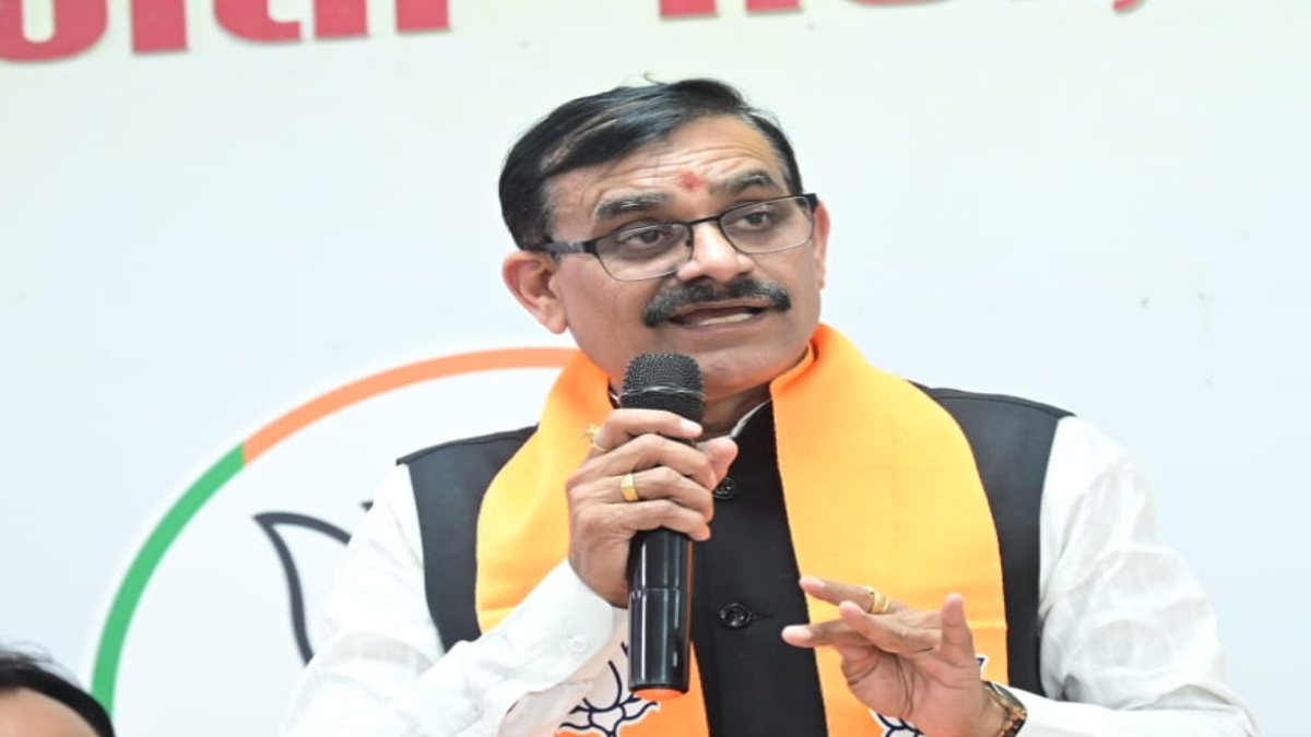 Lok Sabha Election 2024: बीजेपी प्रदेश अध्यक्ष खजुराहो से लड़ेंगे चुनाव, कहा- ऐतिहासिक बहुमत से जीतेंगे, जानिए वीडी शर्मा का राजनीतिक सफर