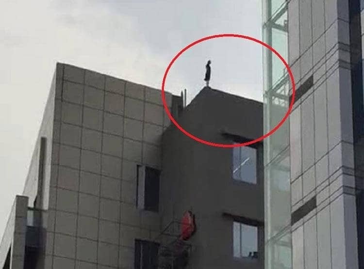 इंस्टाग्राम पर प्यार, होटल में रेप और गुरुघर में शादी के बाद मिले धोखे से आहत युवती आत्महत्या के लिए प्रशासनिक परिसर की इमारत पर चढ़ी