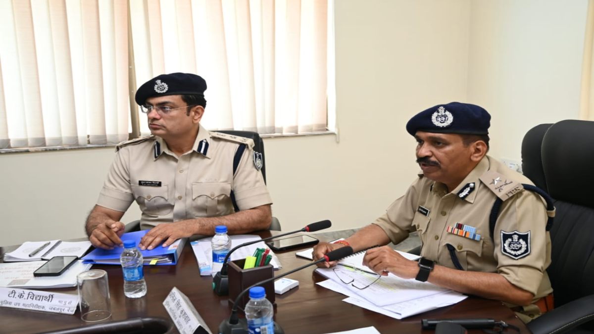 लोकसभा चुनाव को लेकर आईजी ने ली बैठक: कमलनाथ के गृह जिले छिंदवाड़ा में बढ़ा क्राइम, फरार हत्यारे और बलात्कारियों की संपत्ति कुर्क करने के आदेश