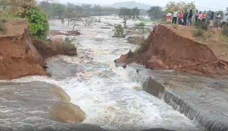 इंद्रावती दक्षिण नहर तटबंध टूटने से गांव, खेत जलमग्न