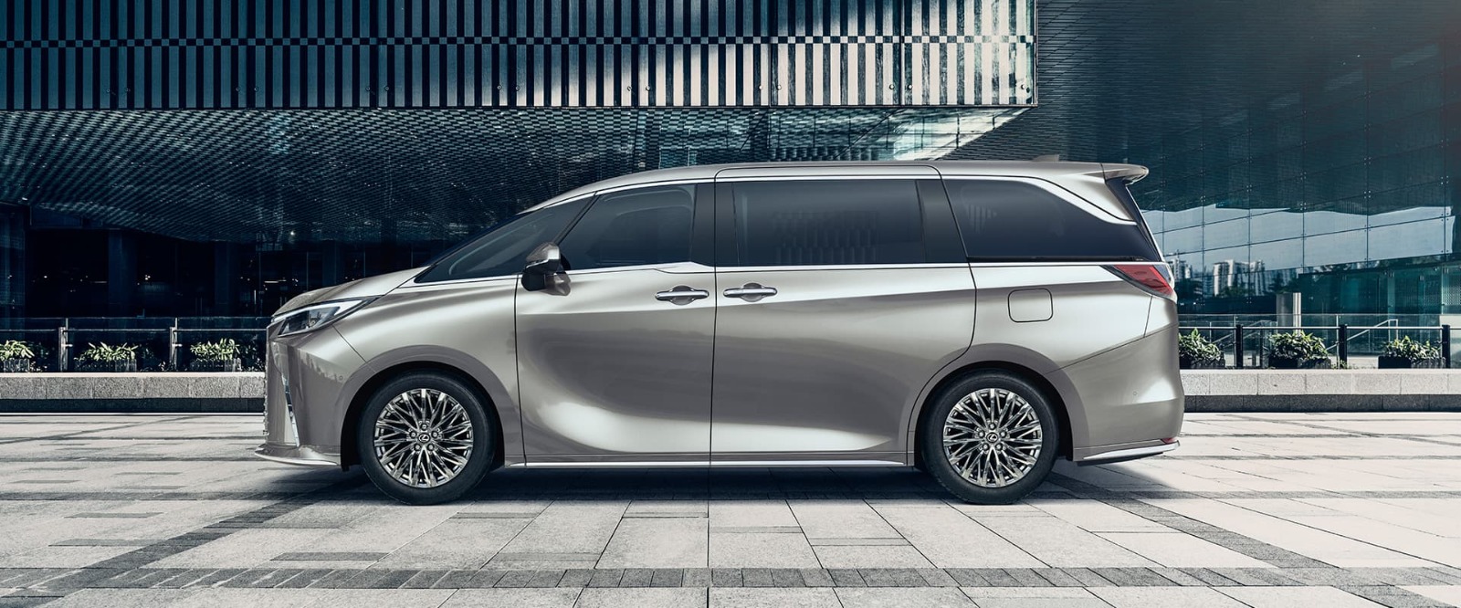 Lexus ने लॉन्च की नई LM 350h लग्जरी एमपीवी, मिलेगा 48 इंच की TV…फ्रिज और बेडरूम जैसा आराम, कीमत जानकर उड़ जाएंगे होश