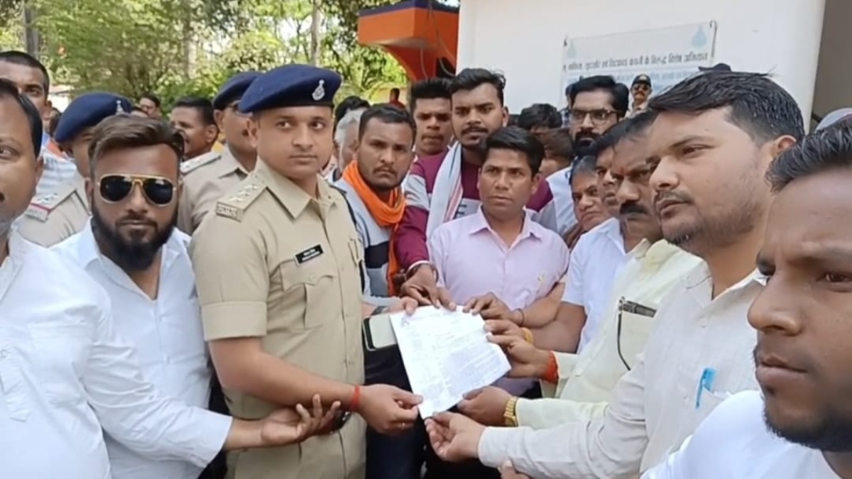 ऑटो वाले की गुंडागर्दी: मामूली बात पर की मारपीट, SP ऑफिस पहुंचा सतनामी समाज, कार्रवाई की मांग  