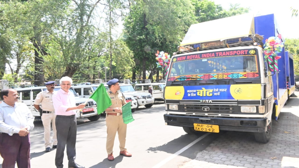 जबलपुर में कलेक्टर और एसपी ने मतदाता जागरूकता रथ को दिखाई हरी झंडी, आठों विधानसभा में करेंगे लोगों को जागरूक 