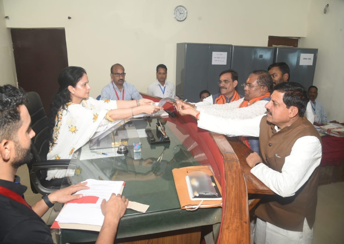 Lok Sabha Election 2024: मंडला लोकसभा सीट से फग्गन सिंह कुलस्ते ने भरा नामांकन, CM मोहन और वीडी शर्मा रहे मौजूद 