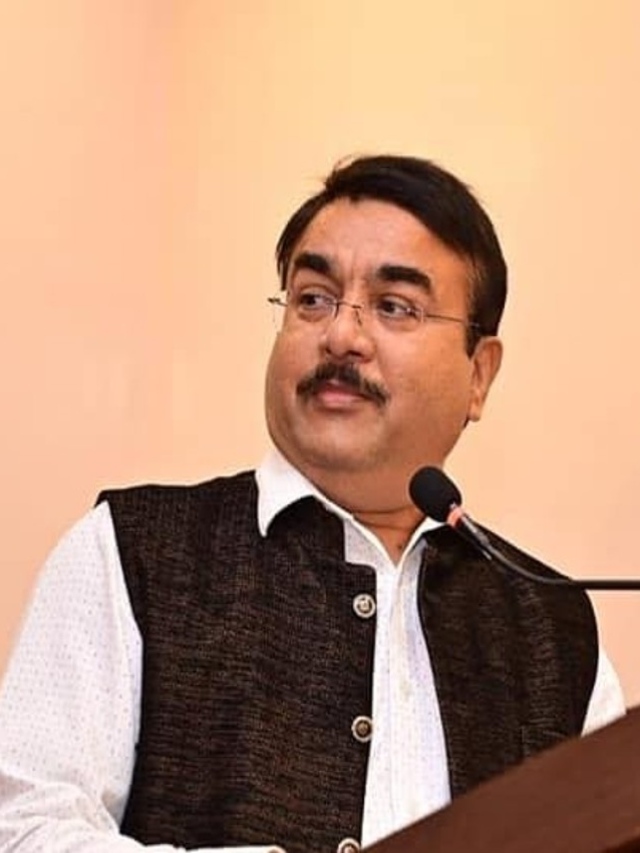 मंत्री के बेटे की गुंडागर्दी, पुलिस ने दर्ज की FIR