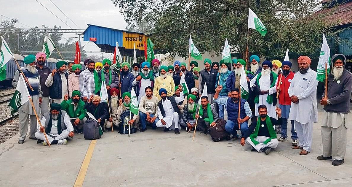 दिल्ली में किसानों की महापंचायत आज, ट्रेन से जत्था रवाना