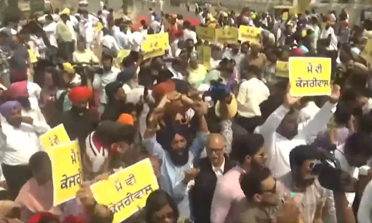 केजरीवाल की गिरफ्तारी के खिलाफ पूरे मोहाली में पार्टी कार्यकर्ताओं द्वारा धरना