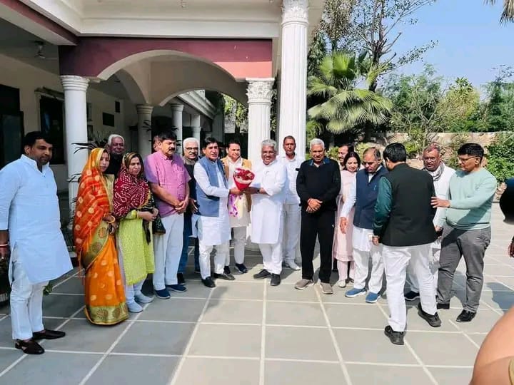 Rajasthan Politics: कांग्रेसी नेता ने भाजपा प्रत्याशी का किया स्वागत, राजस्थान में बढ़ा सियासी पारा