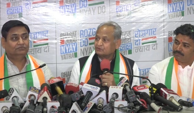 Rajasthan Politics: कांग्रेस के बैंक खाते फ्रीज होने पर अशोक गहलोत बोले- देश में लोकतंत्र की हत्या
