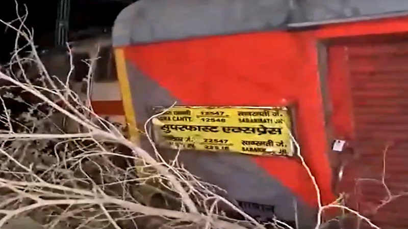 Rajasthan News: राजस्थान में हुआ बड़ा रेल हादसा, सुपरफास्ट ट्रेन हुई बेपटरी