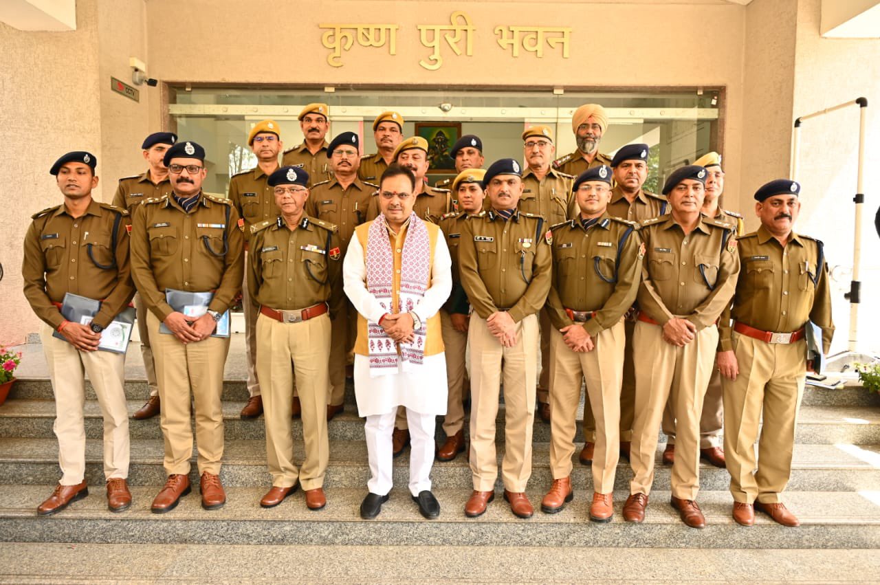 Rajasthan Paper Leak: पेपर लीक कांड उजागर करने वाली SOG की टीम ने सीएम से की मुलाकात, दी पूरी जानकारी
