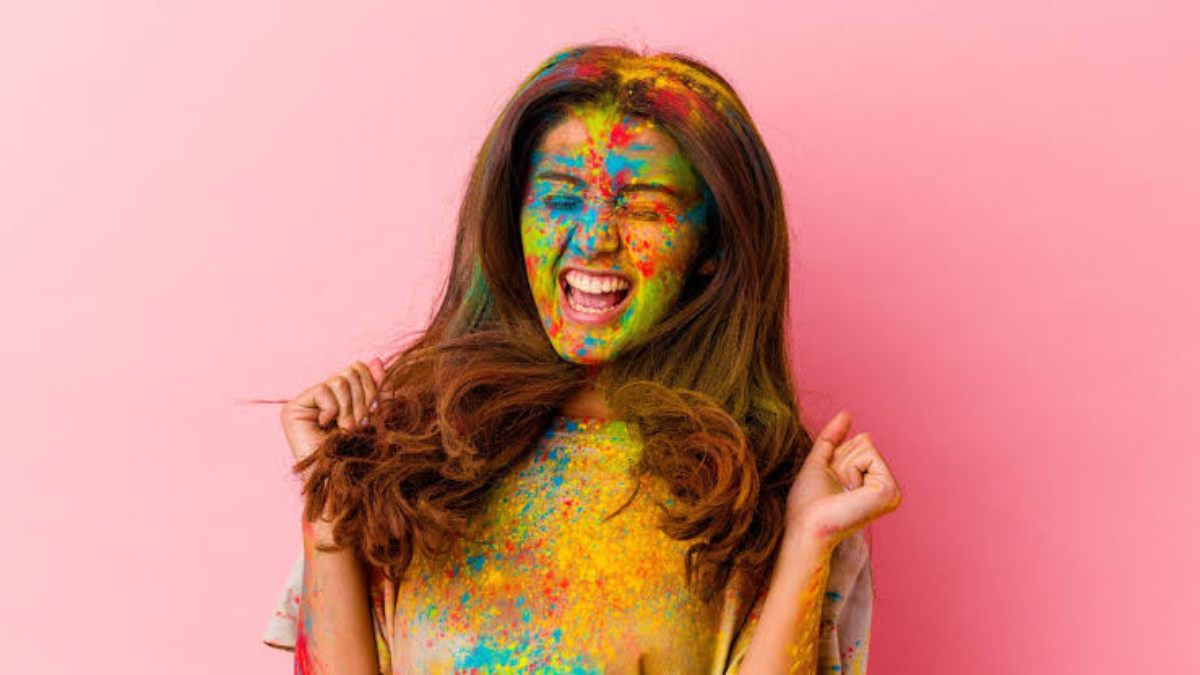 Holi 2024 : चेहरे में लग जाए होली का गहरा रंग, तो इन 7 आसान टिप्स से छुड़ाएं कलर