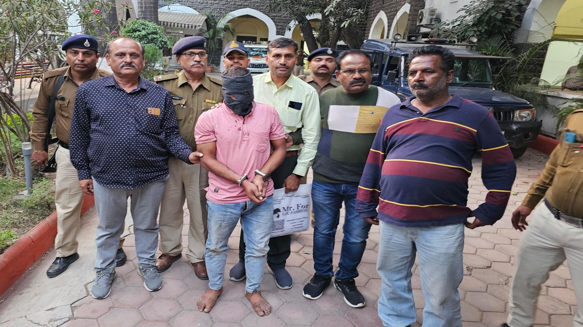 indian Oil Manager से लूट का मामला: पुलिस ने एक आरोपी को किया गिरफ्तार, पति-पत्नी को बंधक बनाकर डाली थी डकैती