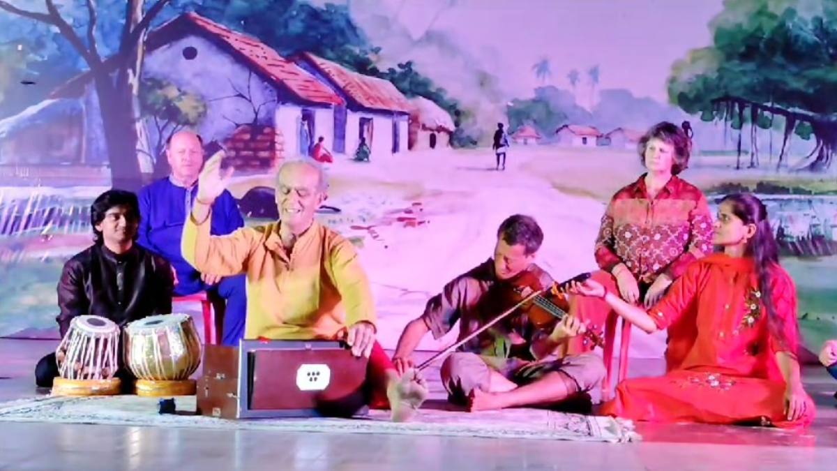 खजुराहो में ‘याक राम’ ब्रह्मांडीय नृत्य का आयोजन: फ्रांस से आए प्रसिद्ध निर्देशक जील्स पेटिट के ‘हनुमान’ गीत को दर्शकों ने किया खूब पसंद