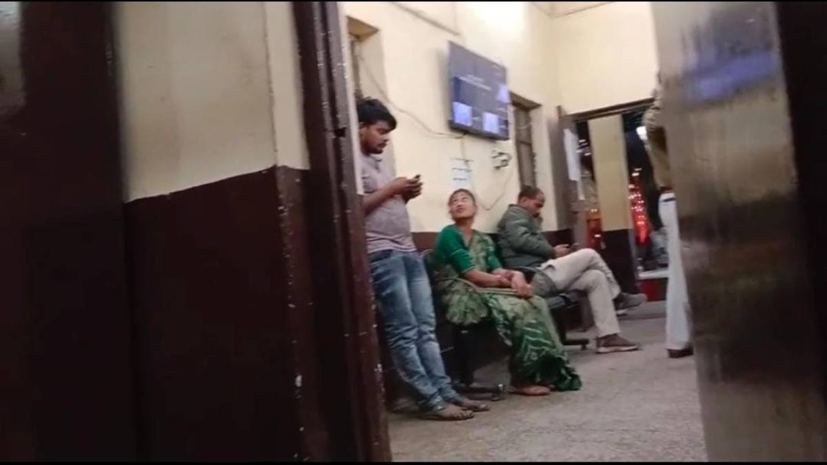 रॉन्ग साइड से आ रहे दंपति ने यातायात पुलिस को रसीद दिया थप्पड़, अब थाने में पूछताछ शुरु