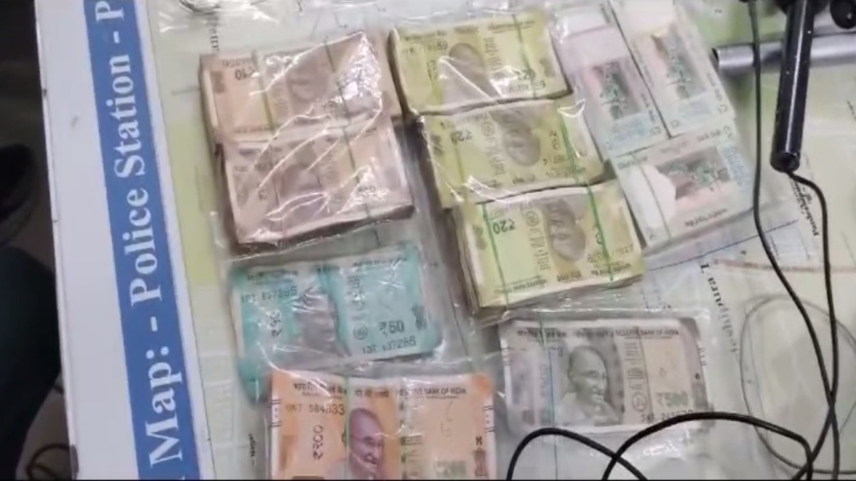 सूने मकान में वारदात को दिया था अंजाम, पुलिस ने फरार चोर को किया गिरफ्तार, लाखों का माल बरामद