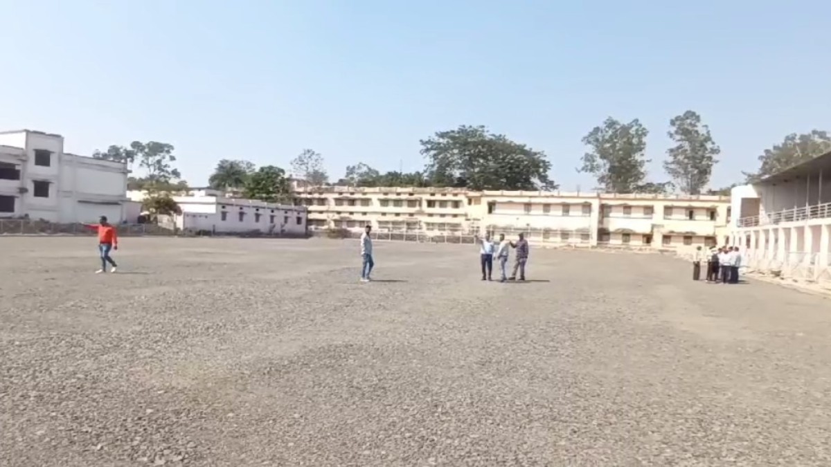 हॉकी का पहला एस्ट्रोटर्फ मैदान का कलेक्टर ने किया निरीक्षण, 7 करोड़ से अधिक की लागत से बनकर तैयार