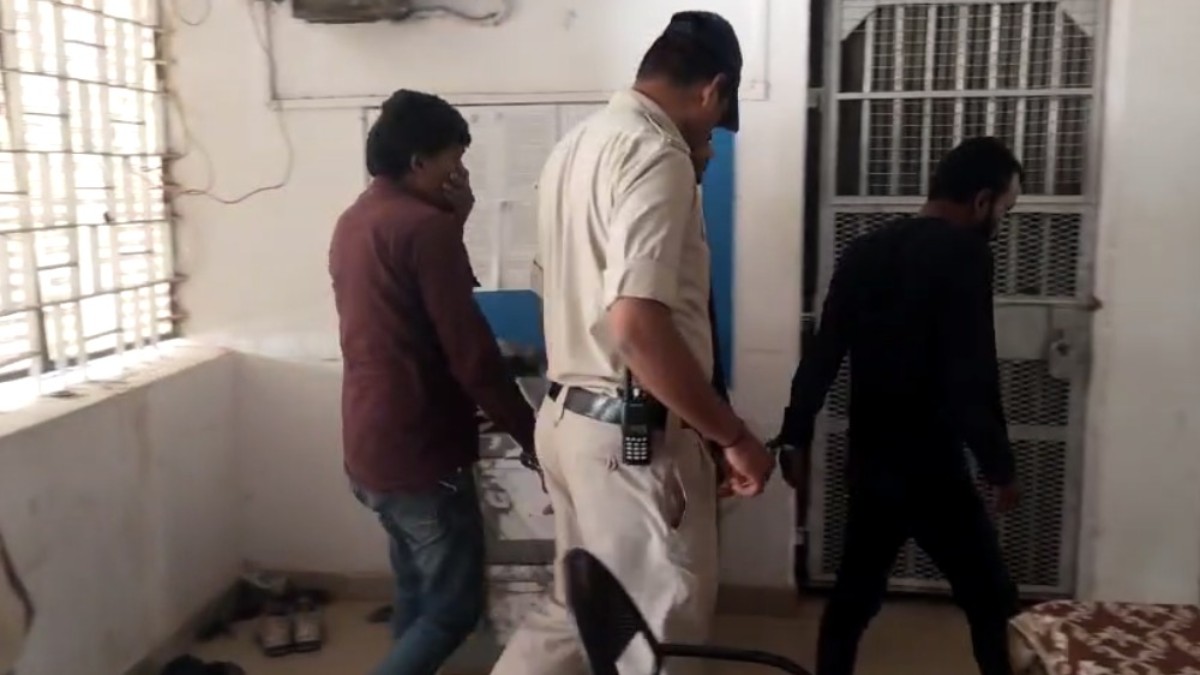 पुलिस की बड़ी कार्रवाई: 3 लाख की ब्राउन शुगर के साथ दो आरोपी गिरफ्तार, अन्य की तलाश जारी