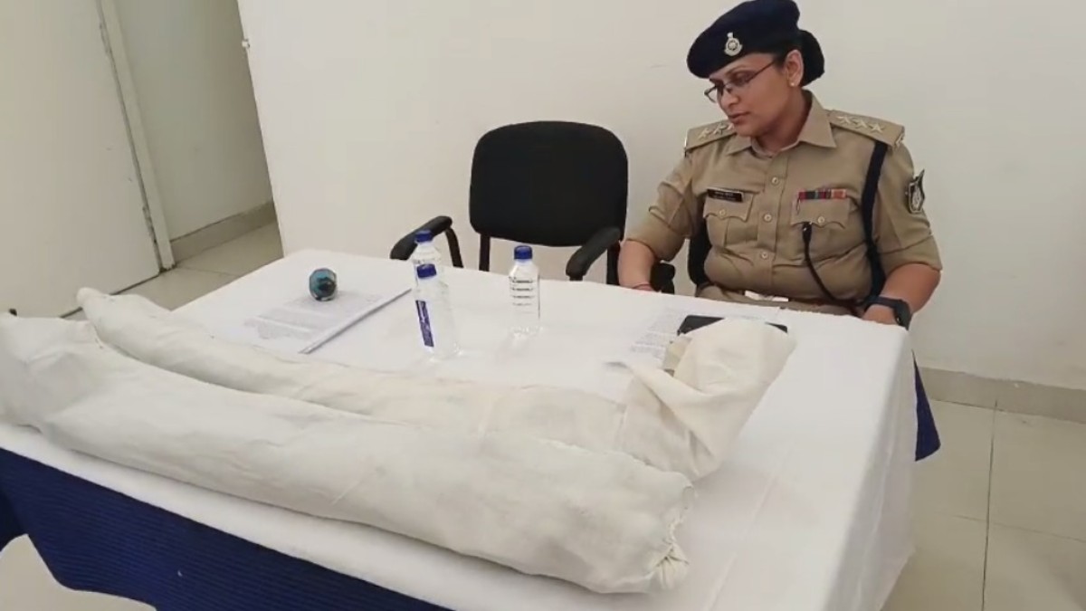घर के पीछे अफीम की खेती: पुलिस ने 54 पौधे किए बरामद, दो गिरफ्तार