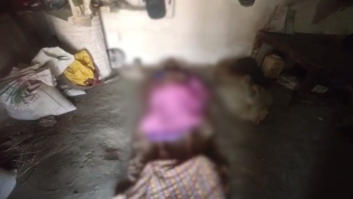 खेत में बने कच्चे मकान में मिला बुजुर्ग महिला का शव: बेटे ने भाई पर लगाया हत्या का आरोप, जांच में जुटी पुलिस