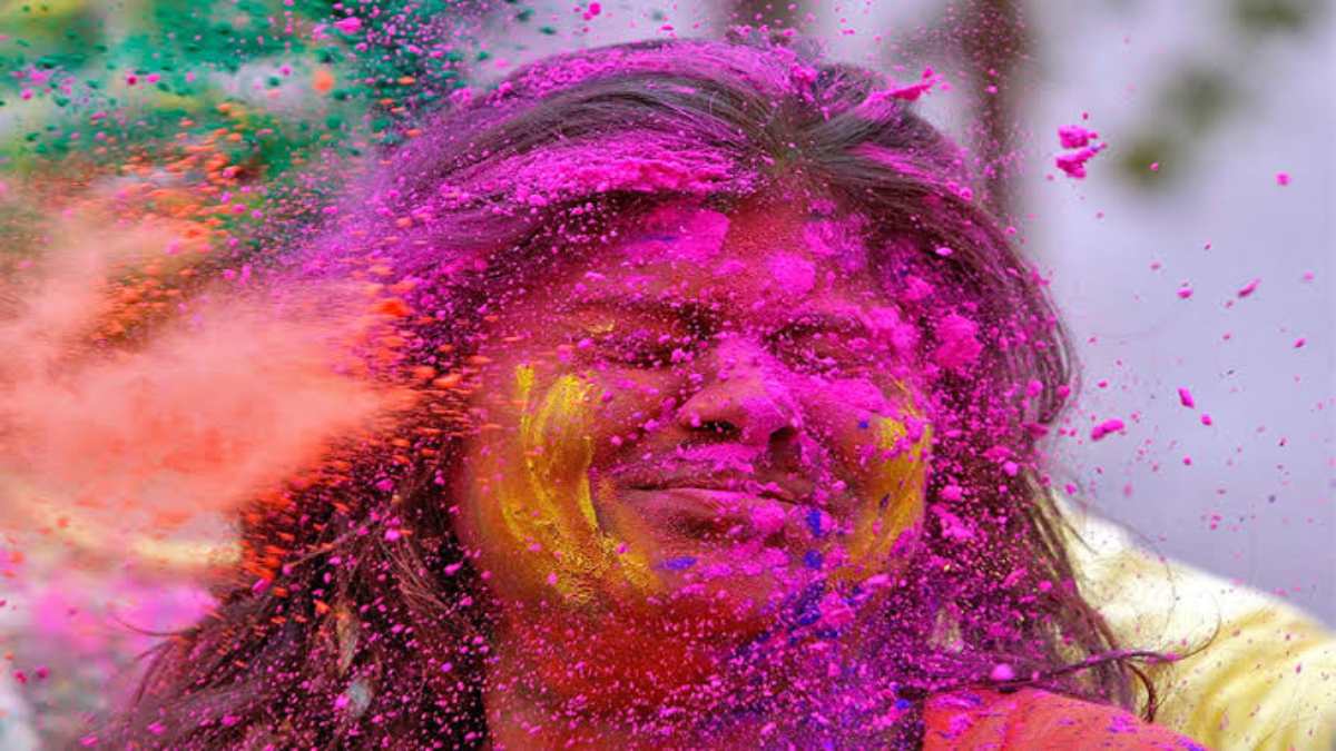 Holi 2024 : रंग खेलते वक़्त आंख, कान, मुंह में चला जाए रंग तो क्या करें ? जानिए कैसे करें इसका बचाव …
