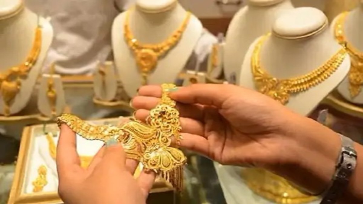 सोने-चांदी की कीमतों में हुई गिरावट, जानिए क्या है आज का भाव ? 