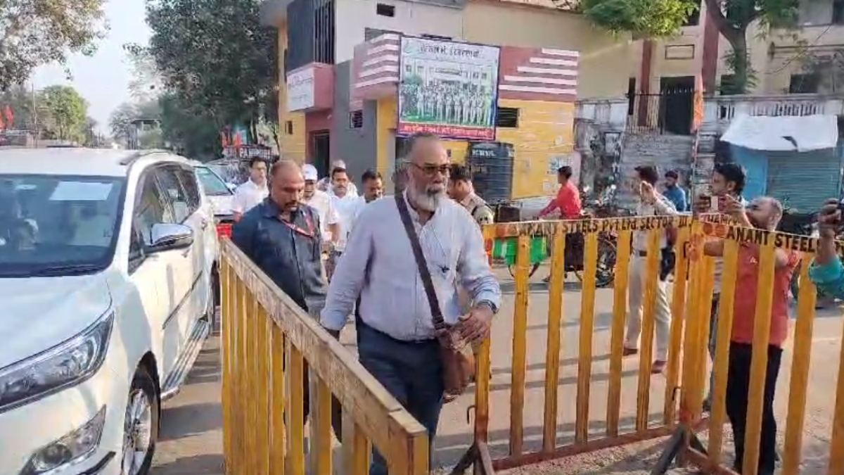 Dhar Bhojshala Survey: नए संसाधन के साथ ASI की चार टीम कर रही काम, मुस्लिम पक्ष ने फिर उठाए सवाल
