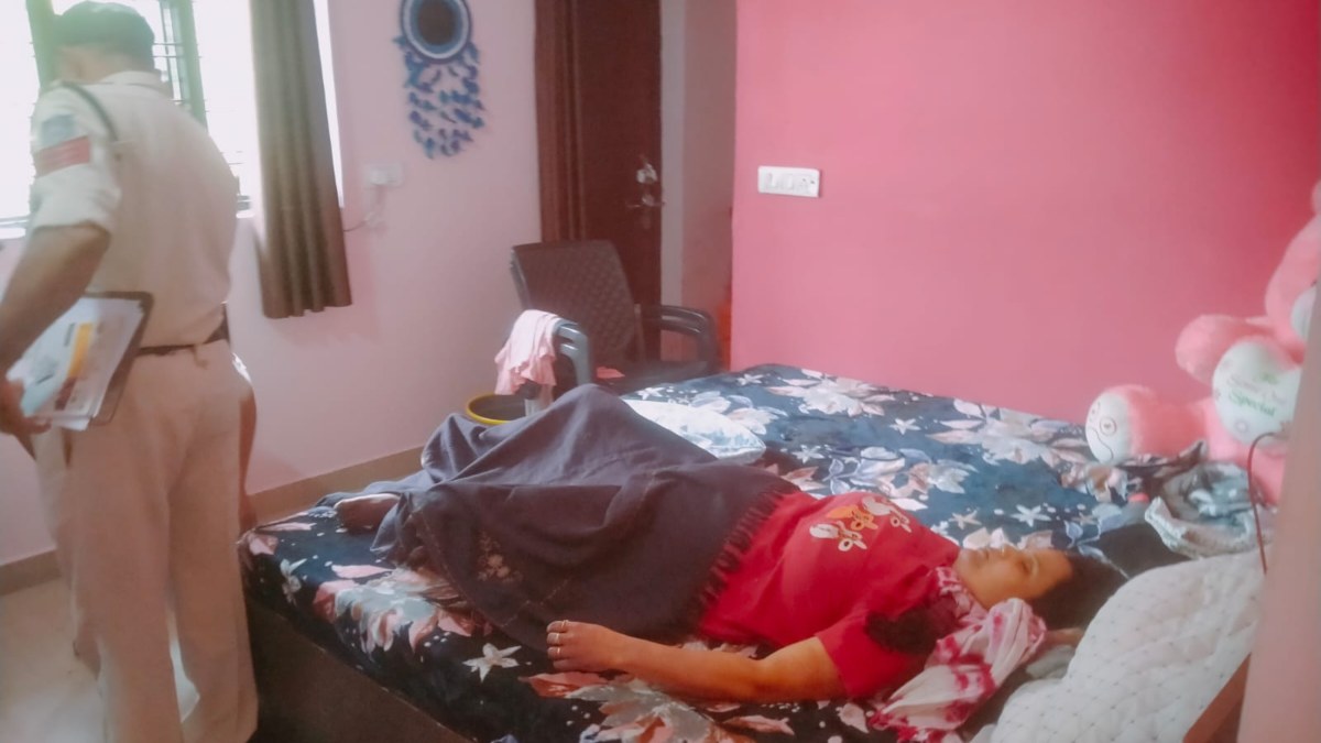 महिला लोको पायलट ने लगाई फांसीः घर में फंदे पर लटके मिला शव, बहन बोली- प्रताड़ना के कारण दे दी जान