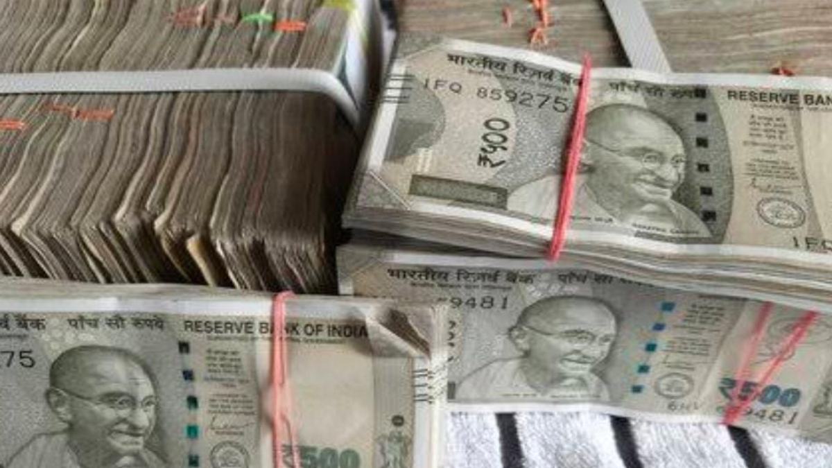 आचार संहिता लगते ही पुलिस का बड़ा एक्शन: कार से जब्त किए 30 लाख रुपए, इनकम टैक्स विभाग को भी दी गई जानकारी