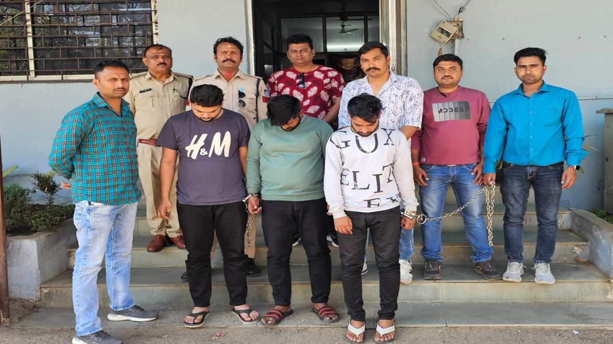पुलिसकर्मी से 14 लाख ऐंठने वाले 3 आरोपी मुंबई से गिरफ्तार: लोन ऐप के जरिए बनाया था शिकार, पूछताछ में हो सकते हैं बड़े खुलासे