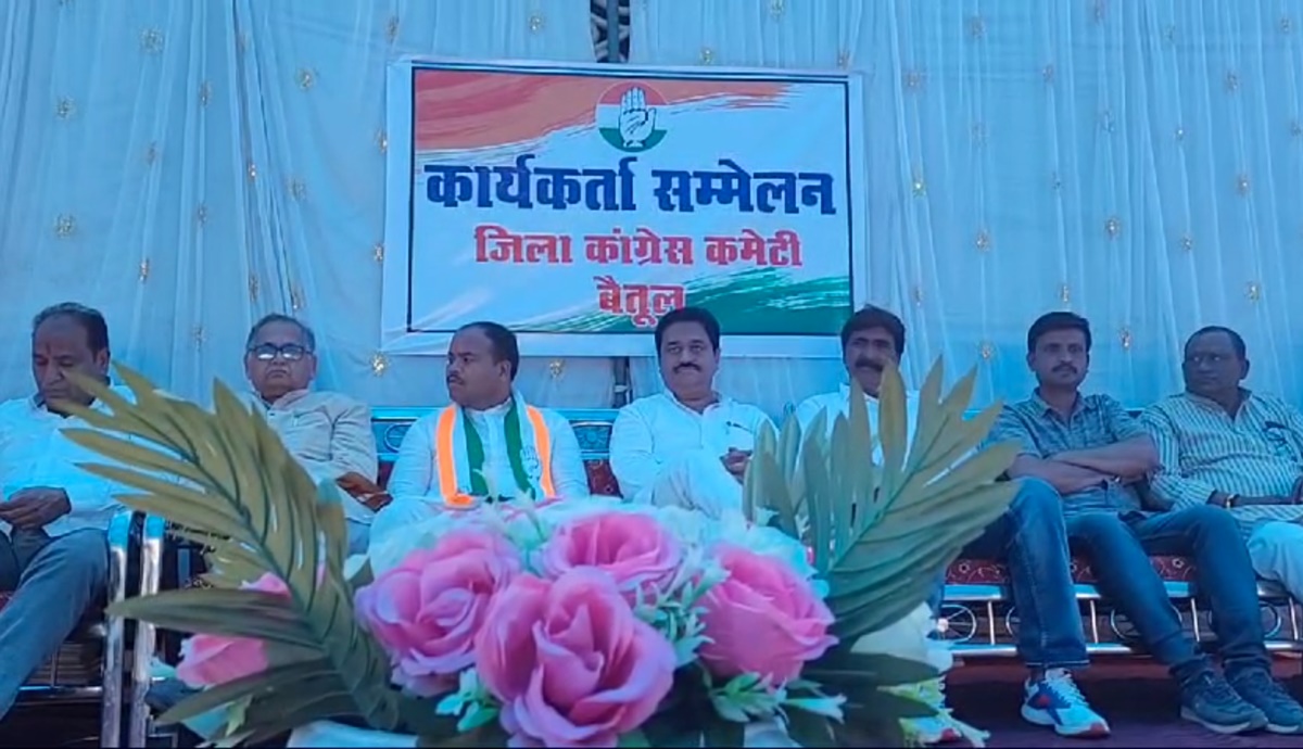 कांग्रेस में टिकट वितरण को लेकर अंतर्कलह ! तीन पूर्व विधायकों और महिला नेत्रियों ने सम्मेलन से बनाई दूरी, कमलनाथ के इस खास को उम्मीदवार बनाए जाने से हैं नाराज ?