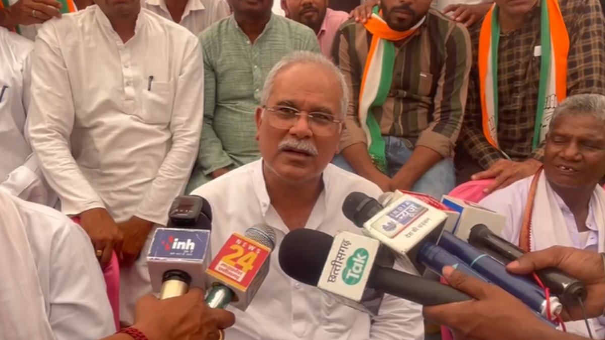 CG Election : पूर्व मुख्यमंत्री भूपेश बघेल ने लगाया ईवीएम बदले जाने का आरोप, चुनाव आयोग ने कहा – आरोप निराधार…