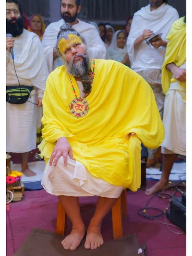 प्रेमानंद जी महाराज के शरण में पहुंचे कांग्रेस नेता, मिला जीत का आशीर्वाद