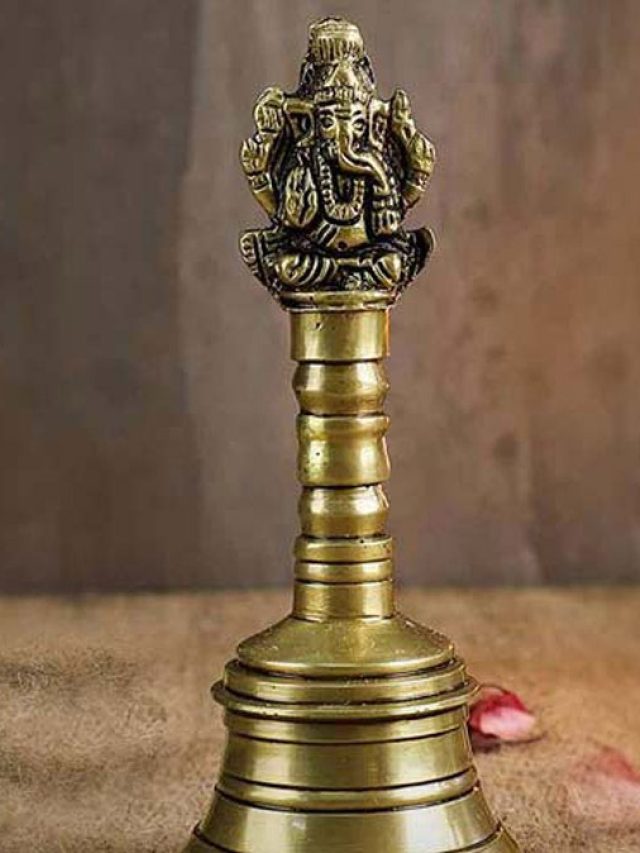 भगवान को भोग लगाते वक्त घंटी, क्यों और कितनी बार बजाते हैं?