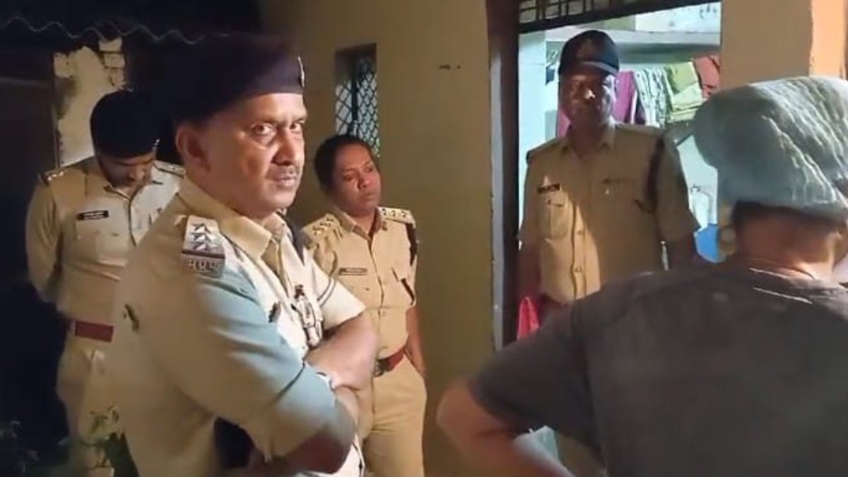 धारदार हथियार से महिला की हत्या: घर में खून से लथपथ मिली लाश, 6 महीने पहले पति की हुई थी अचानक मौत