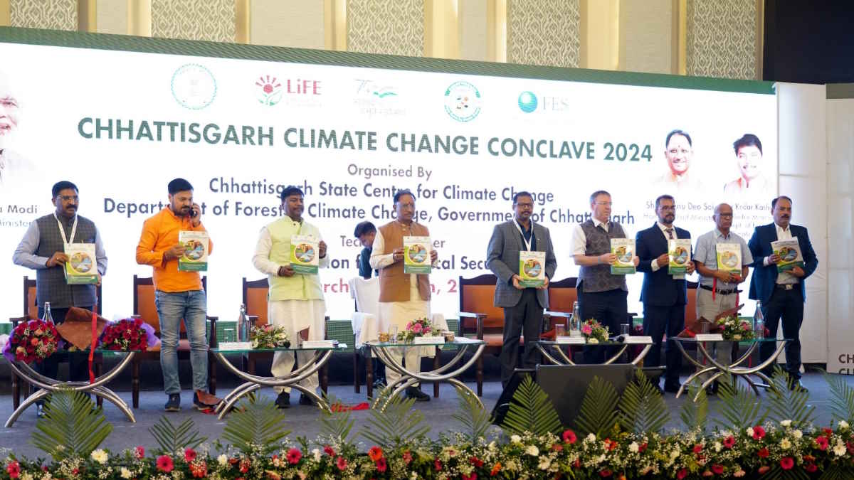 छत्तीसगढ़ क्लाइमेट चेंज कॉन्क्लेव में शामिल हुए सीएम साय, पर्यावरण संरक्षण के लिए रणनीति बनाकर काम करने पर दिया जोर…