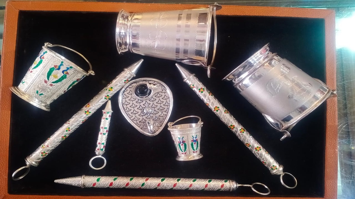 होली में चांदी की पिचकारी का क्रेज: सराफा बाजार में लाखों का व्यापार, जानिए इसकी कीमत