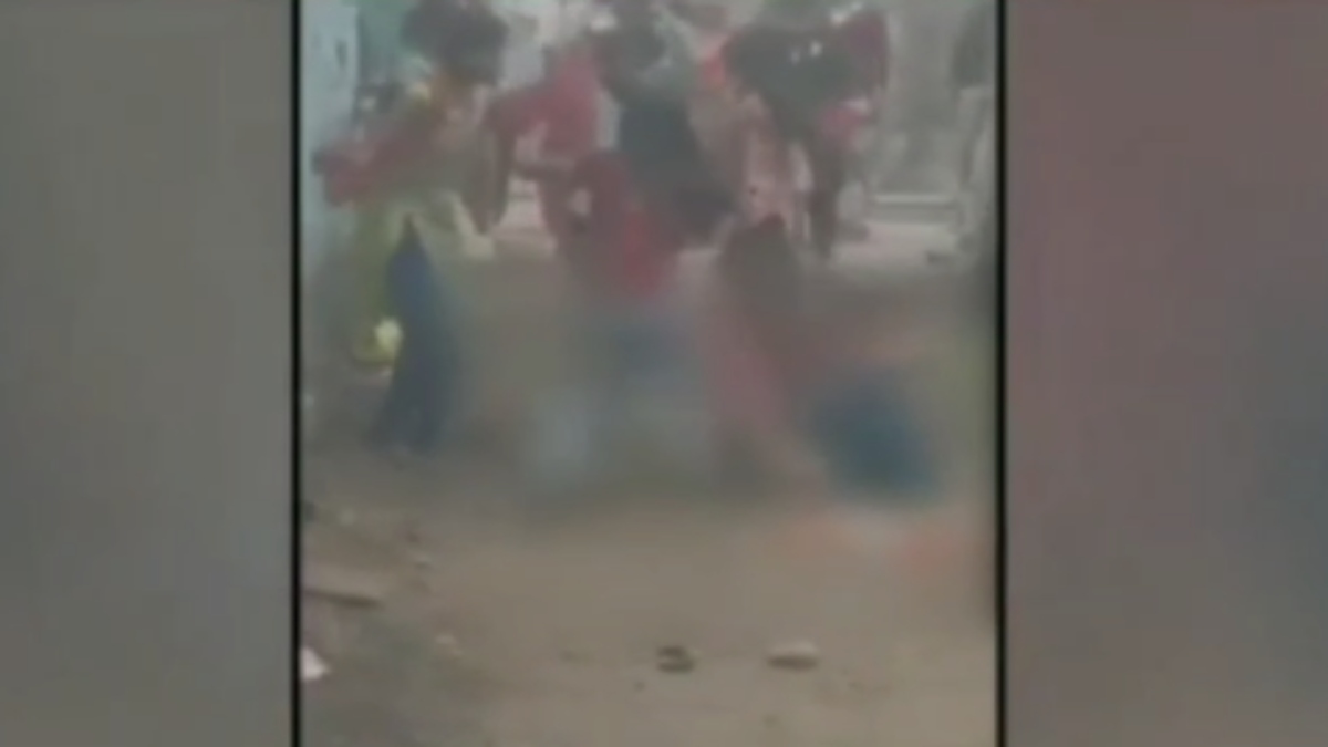 पुराने विवाद में मारपीट: दो पक्ष आपस में भिड़े, जमकर चले लाठी-डंडे, तीन गंभीर घायल 