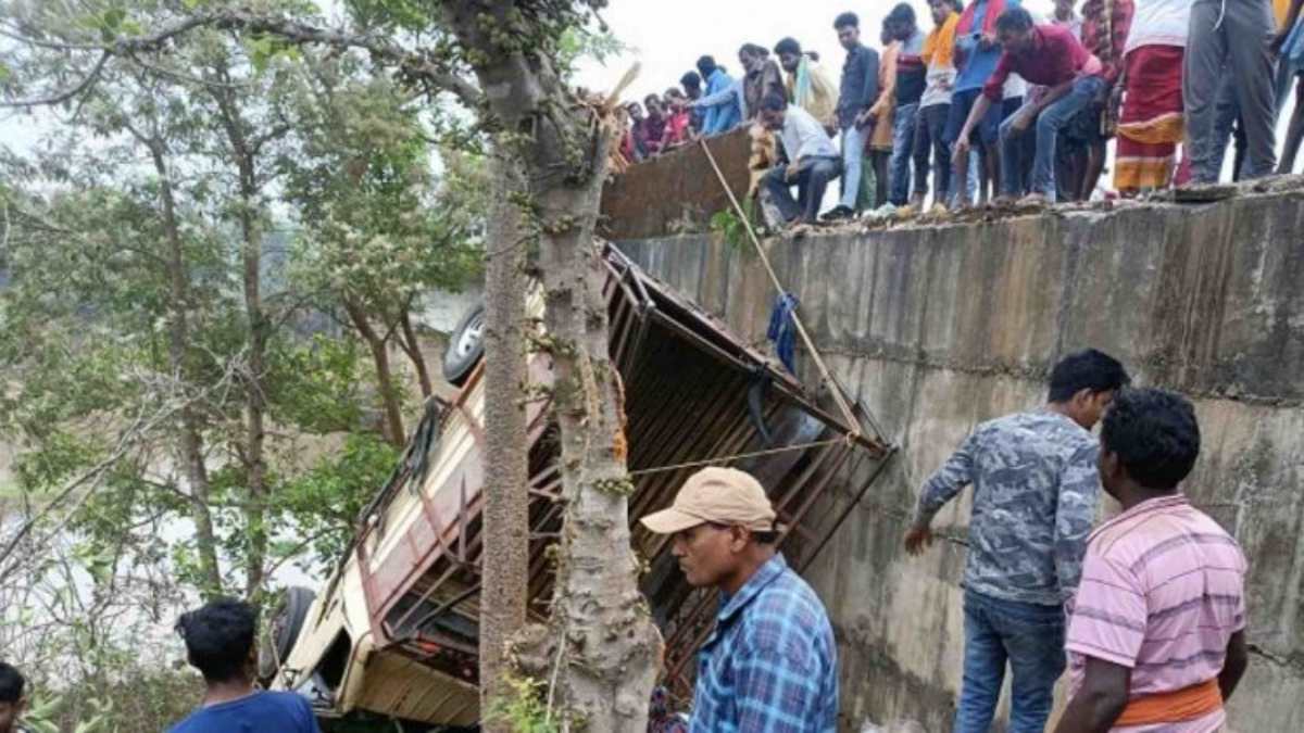 ओडिशा के कोरापुट में बारातियों की गाड़ी पुल से गिरी, 2 की मौत, 10 घायल