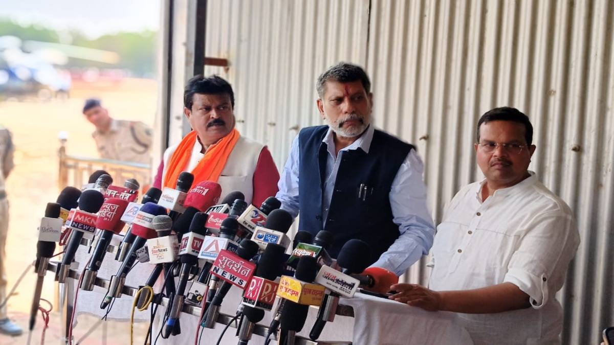 कांग्रेस कार्यकर्ताओं के भाजपा प्रवेश पर किरण देव का तंज, कहा- कांग्रेस के कार्यकर्ताओं को अपनी ही पार्टी में घुटन सी हो रही है, पार्टी में न कोई नियम है न कुछ