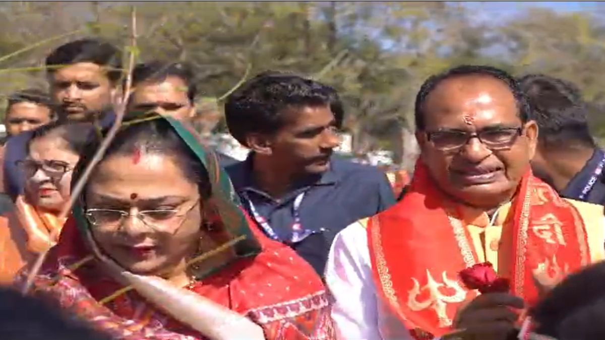 Shivraj Singh Chouhan Birthday: अपने जन्मदिन पर शिवराज सिंह चौहान ने स्मार्ट सिटी पार्क में रोपे 64 पौधे