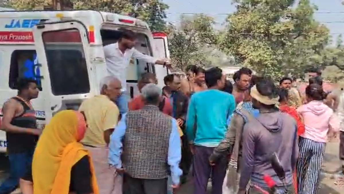 रेत से भरे ट्रक ने मासूम को कुचला: हालत गंभीर, अस्पताल में भर्ती