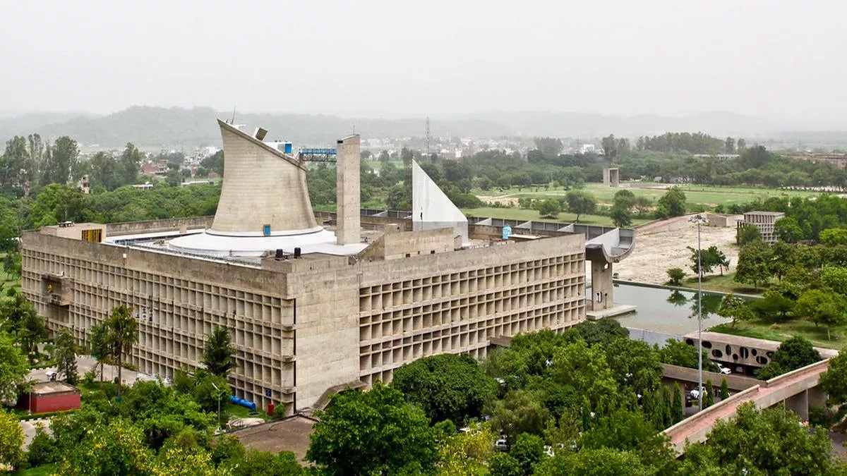 जल्द बंद होंगे मीडिल स्कूल! विधानसभा में उठा मामला, ये है वजह